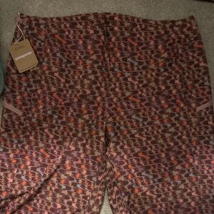 Patagonia Bermuda shorts women’s dirt roamer bike shorts intertwined hands NWT